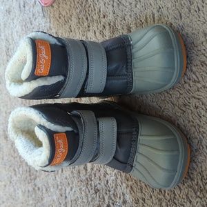 Grey, orange and white boys/girls winter/snow boots. Cat and Jack. 🩵🧡🤍
